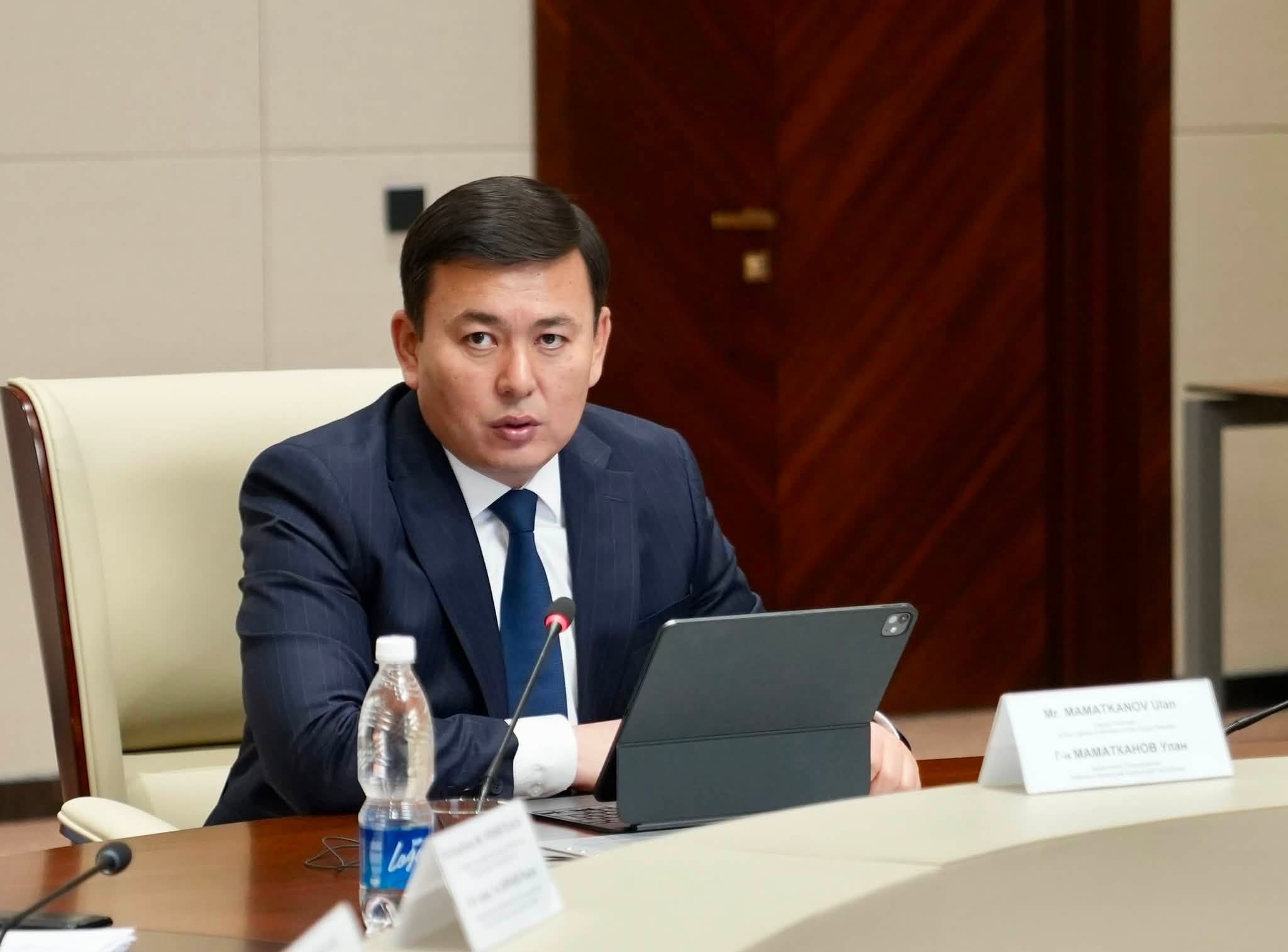 МинКаб Төрагасынын орун басары Улан Маматканов Жапония Өкмөтүнүн JDS долбоору аркылуу Жапонияга окууга жөнөп жаткан Кыргызстандын мамлекеттик жана муниципалдык кызматкерлерин кабыл алды