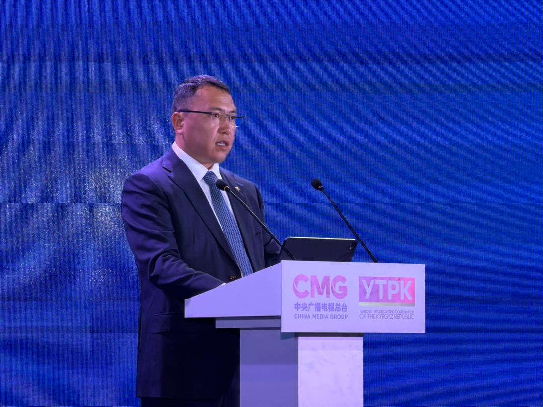 ШКУнун медиафоруму: Аскат Алагөзов Президенттин куттуктоосун окуп берди