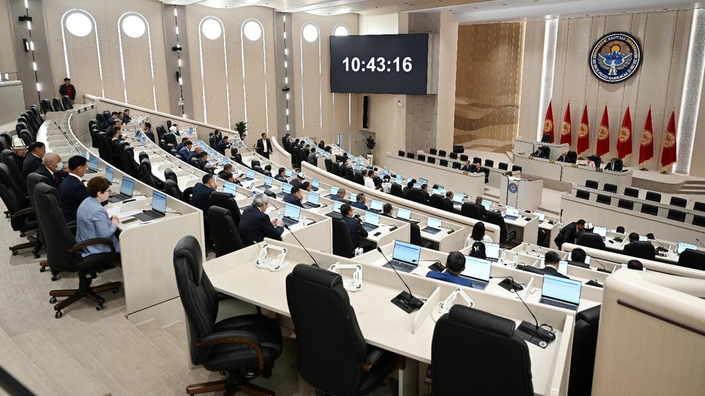 Бүгүн Жогорку Кеңештин VIII чакырылышы экинчи сессиясын баштады