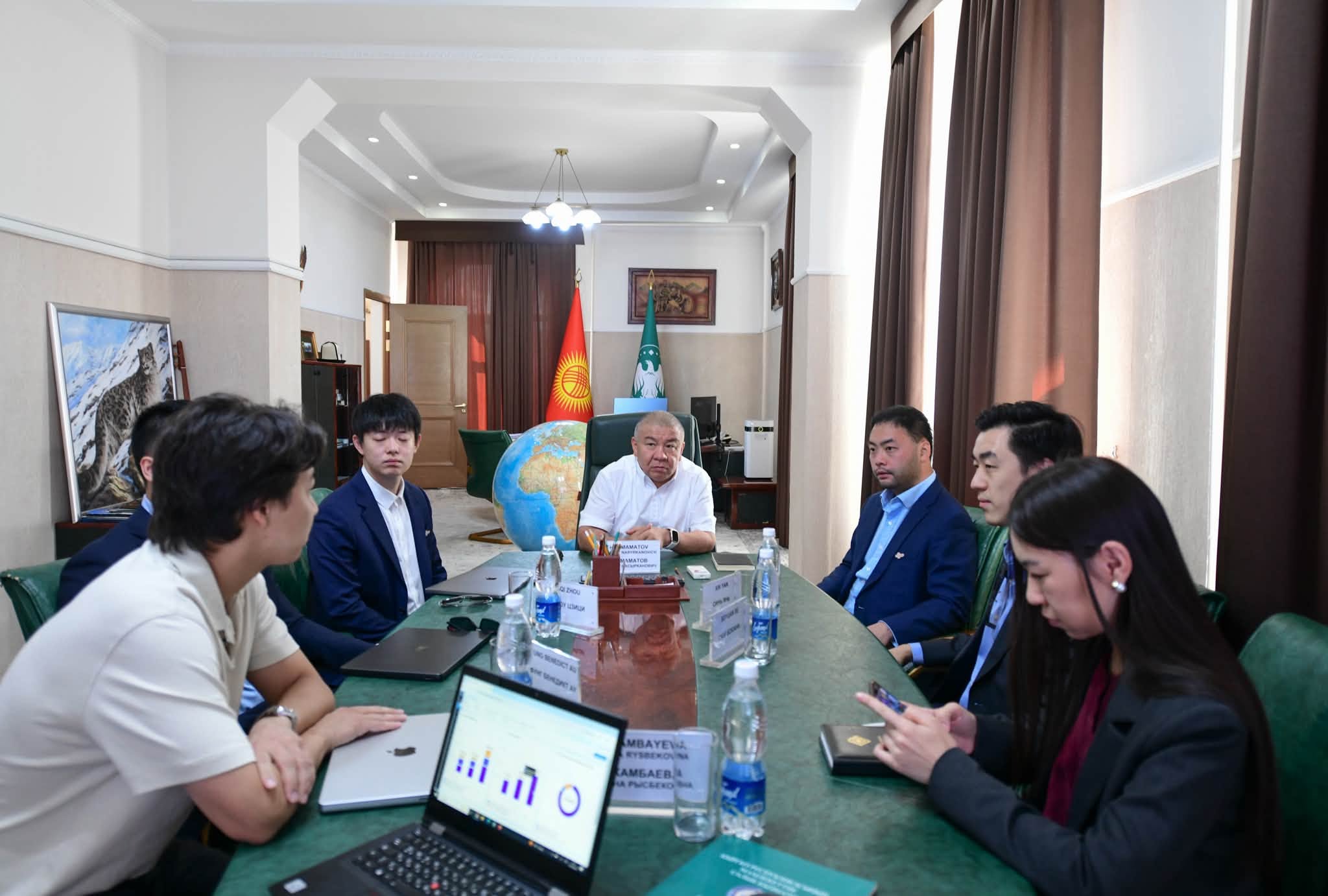 Салык кызматынын төрагасы Алмамбет Шыкмаматов эл аралык эксперттер менен жасалма интеллектти киргизүүнү талкуулады