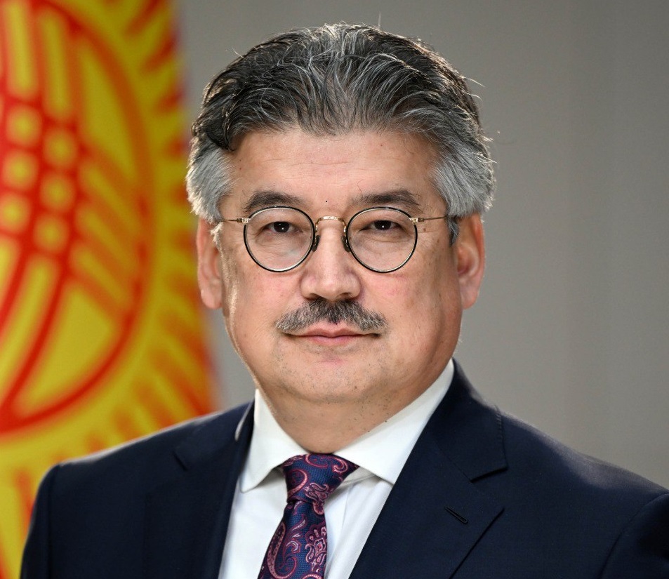 Мамлекеттик катчы Арслан Койчиев Комуз күнү менен куттуктады