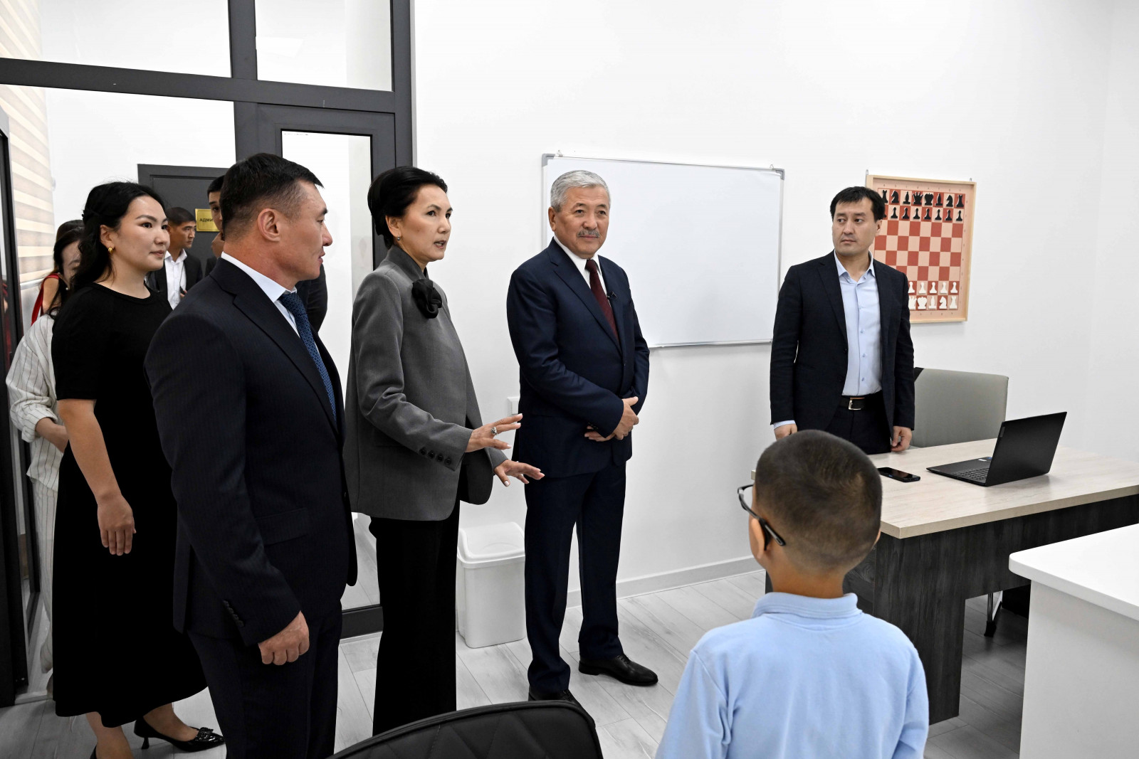 МинКаб Төрагасы Адылбек Касымалиев Бишкекте Улуттук шахмат академиясынын ачылышына катышты
