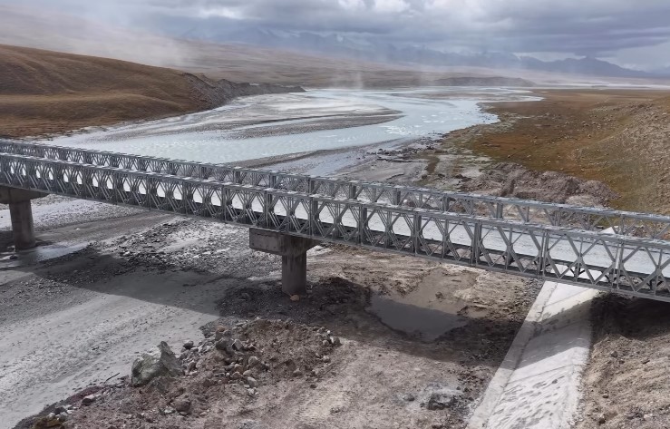 ӨКМ: Сары-Жаз дарыясына курулган эки көпүрө пайдаланууга берилди