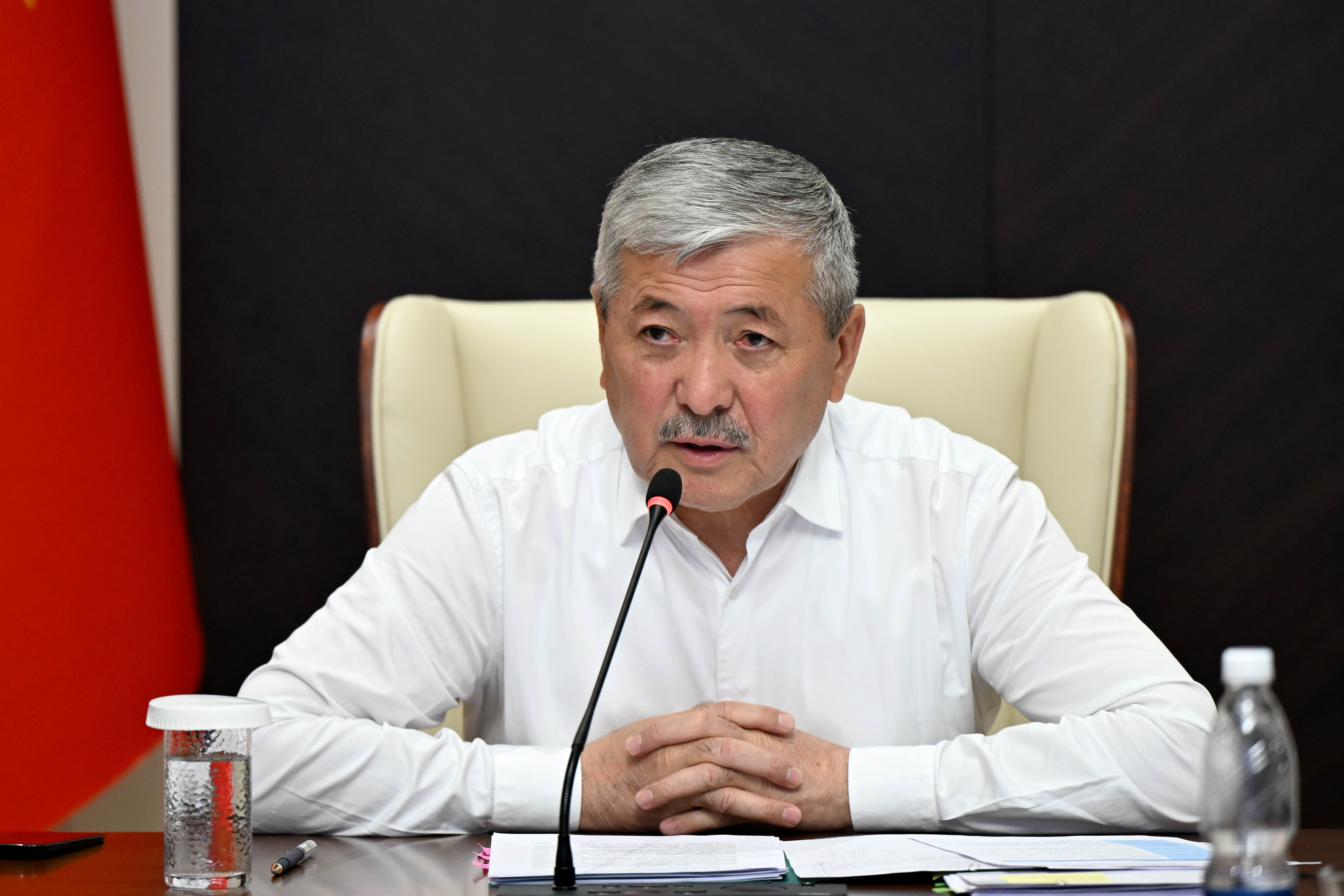Министрлер Кабинетинин Төрагасы Адылбек Касымалиев өлкөдөгү эки ири ишкананын абалын талкуулаган жыйын өткөрдү