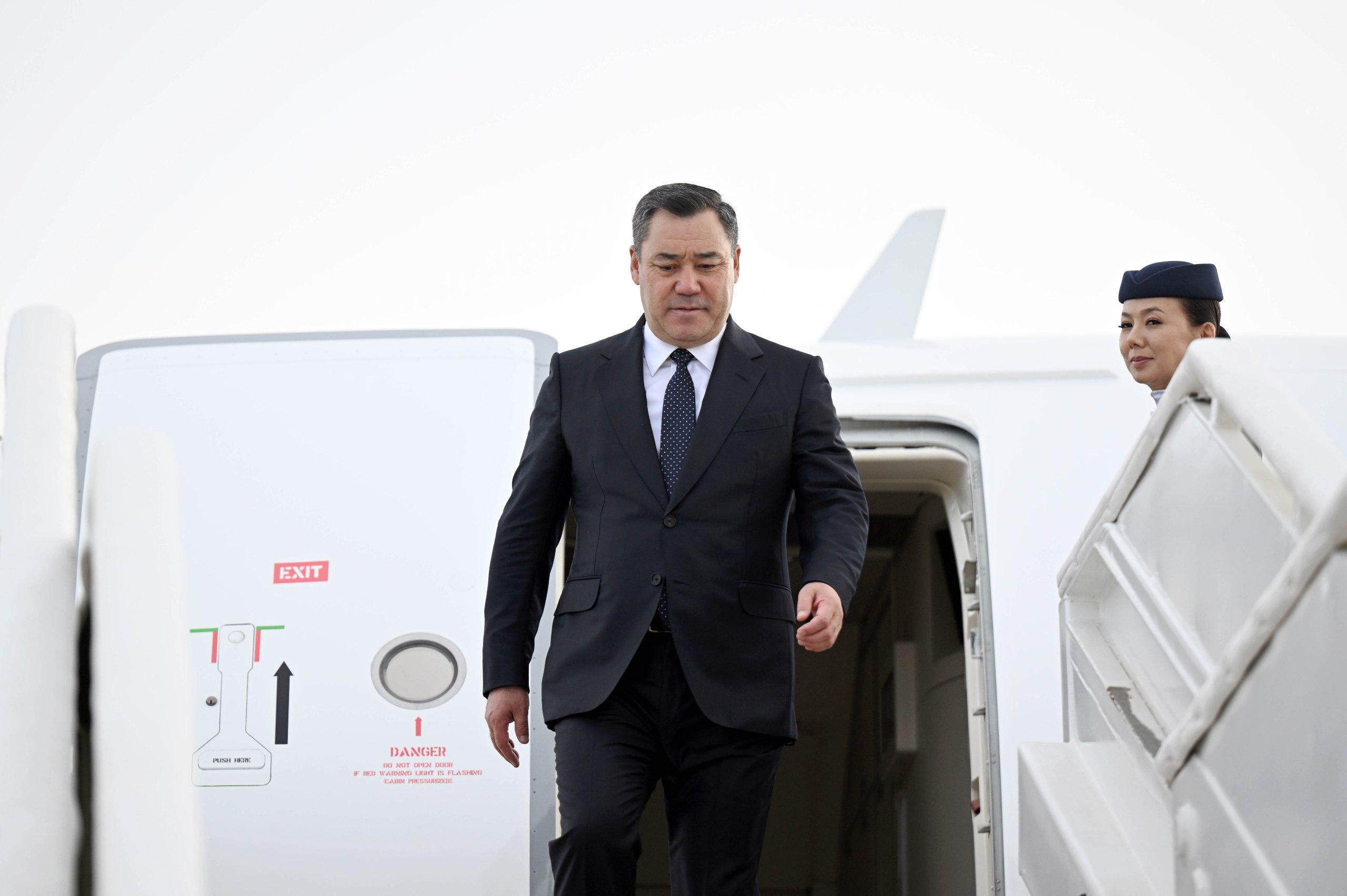 Президент Садыр Жапаров иш сапар менен Түркмөнстанга барды