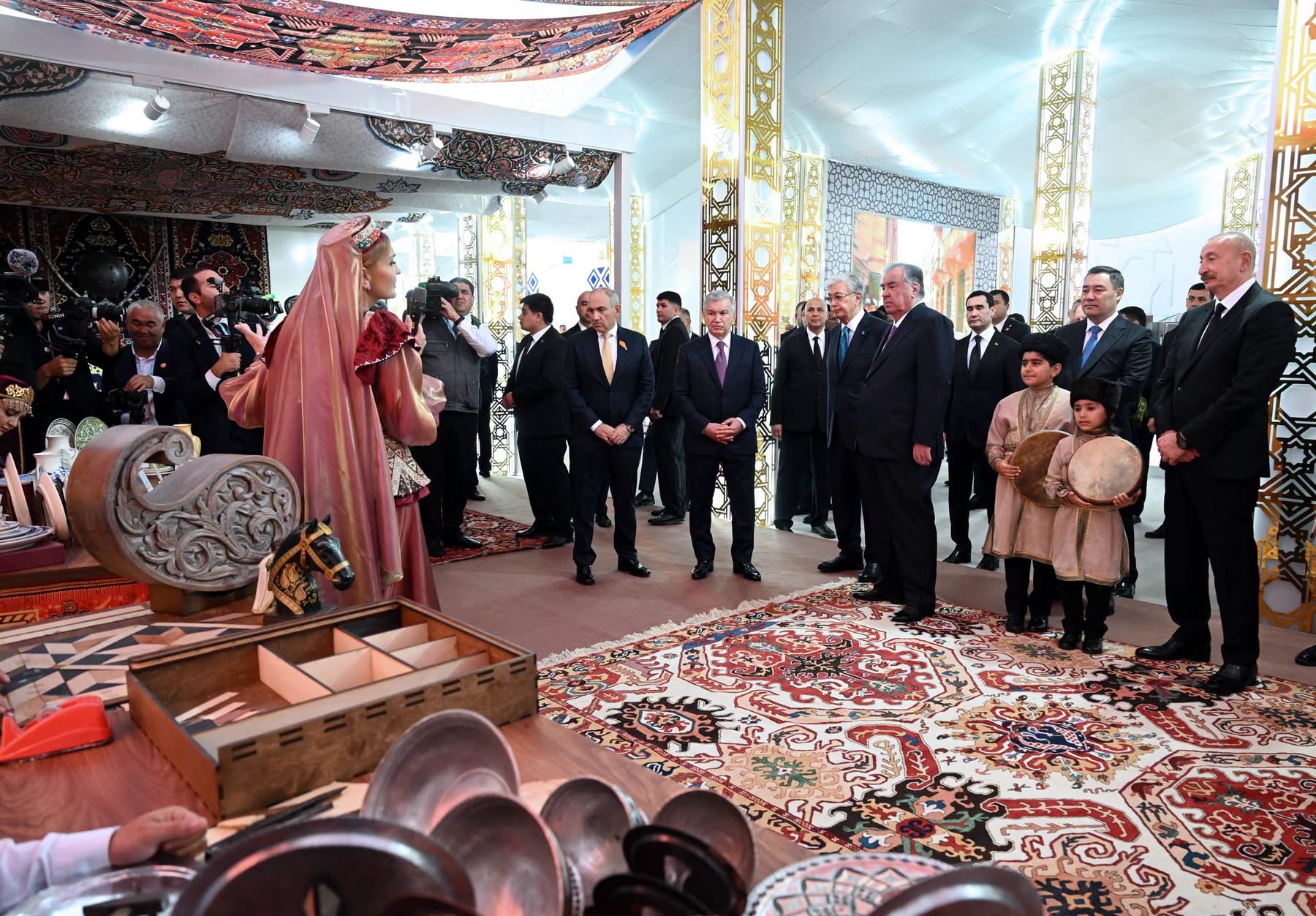 Президент Садыр Жапаров Авазада КМШ өлкөлөрүнүн улуттук тамак-аштарынын фестивалына барды