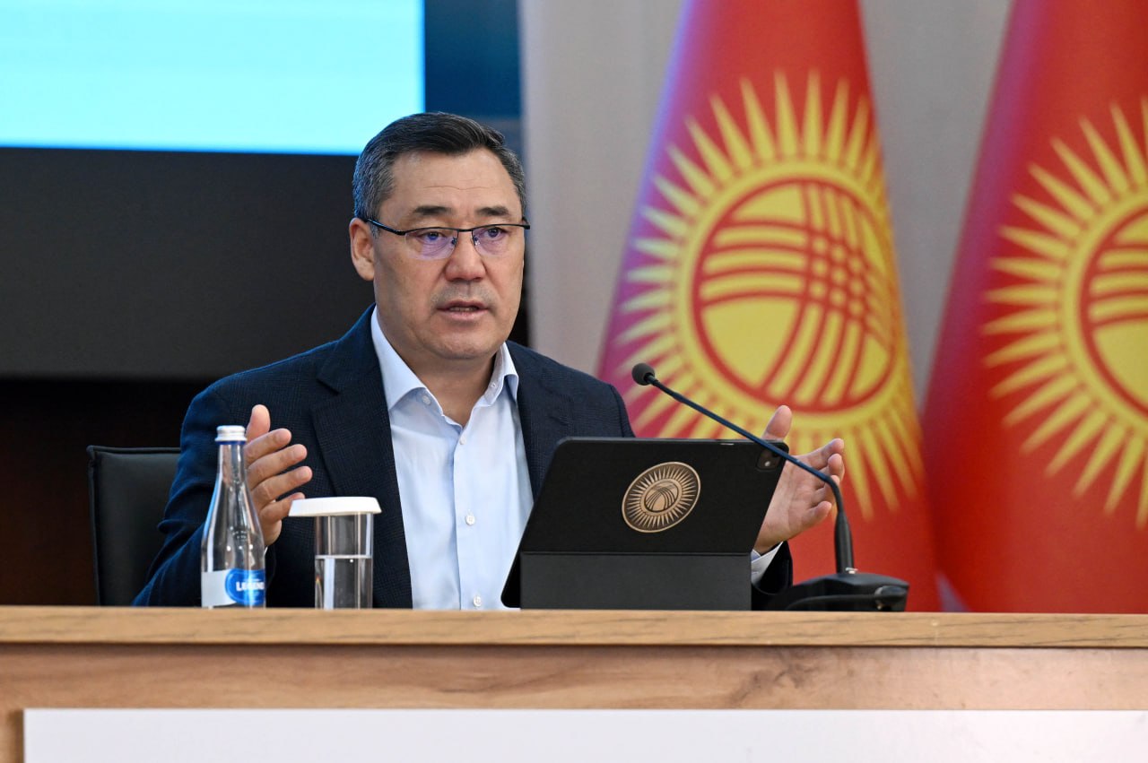 Садыр Жапаров мамлекеттик органдарга Лейлек районунун жана Сүлүктү шаарынын тургундары көтөргөн маселелерди ар тараптуу кароону тапшырды