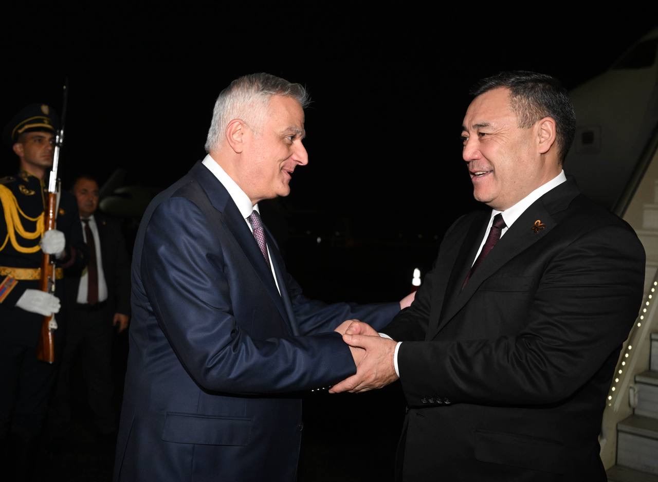Президент Арменияга расмий сапар менен барды