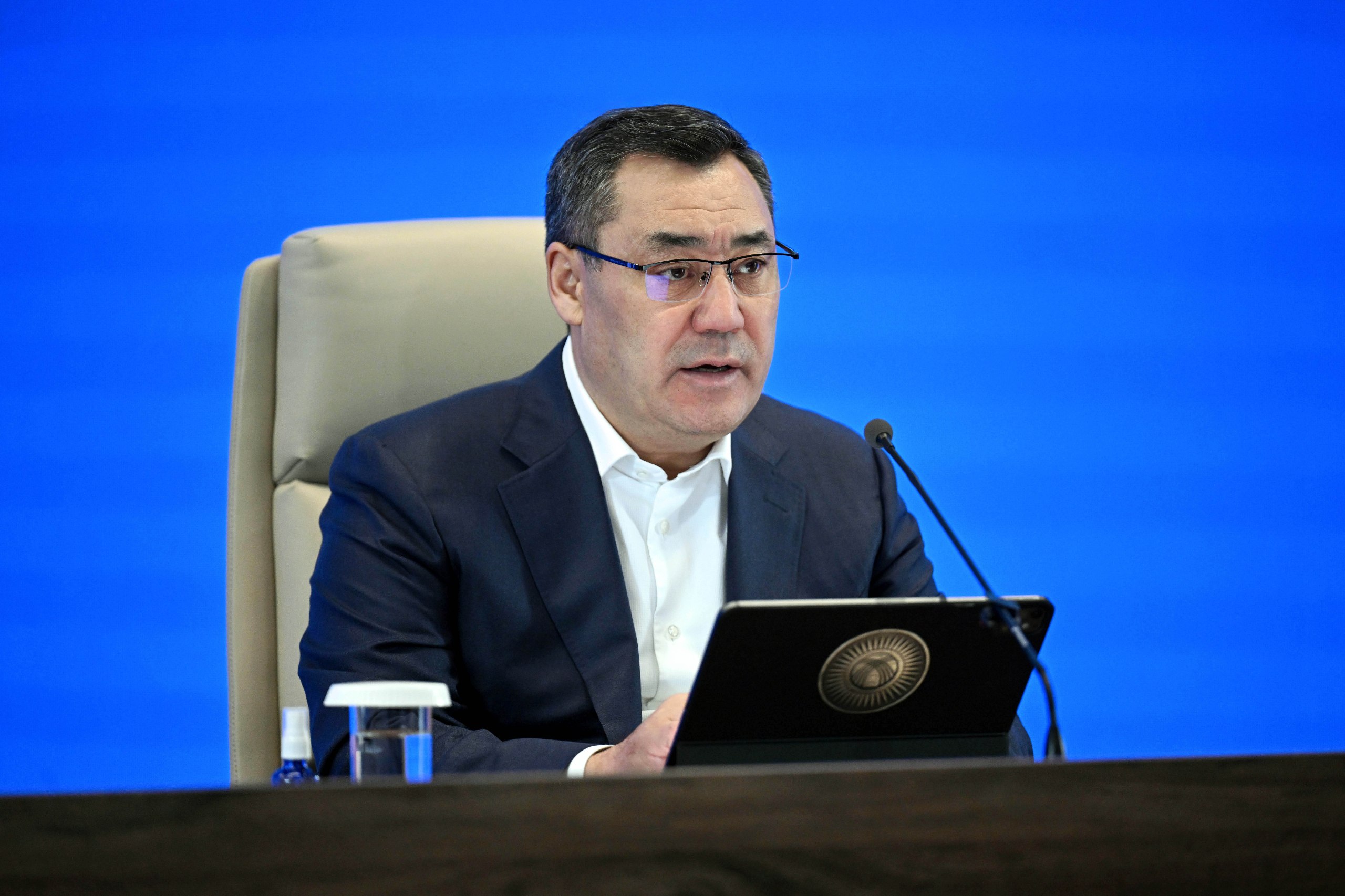 Президент Жалал-Абад облусунун Манас шаарынын жана Сузак районунун эли жана активи менен жолугушту