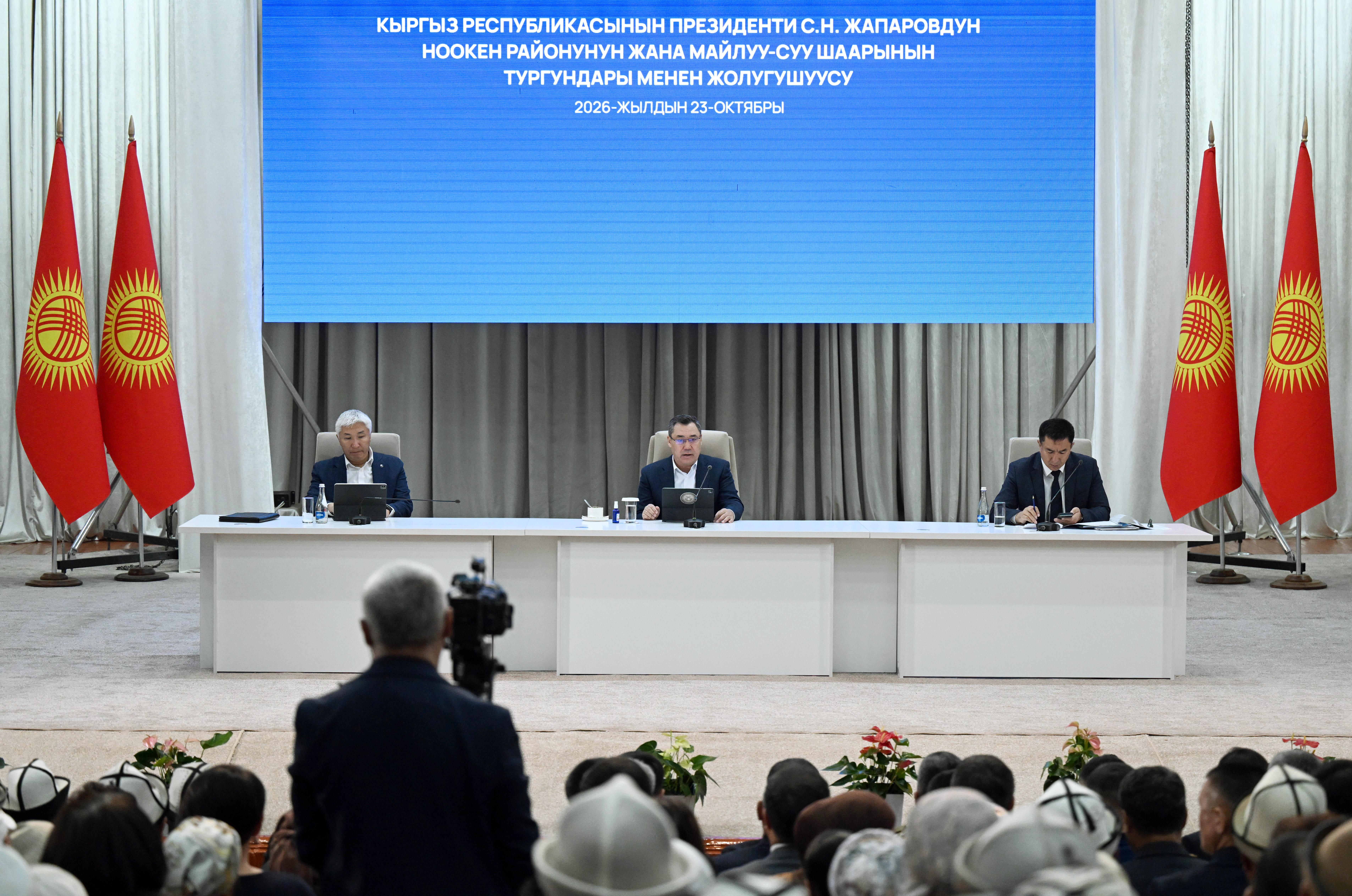 Президент Садыр Жапаров Майлуу-Суу шаарынын жана Ноокен районунун социалдык-экономикалык өнүгүүсү менен таанышты