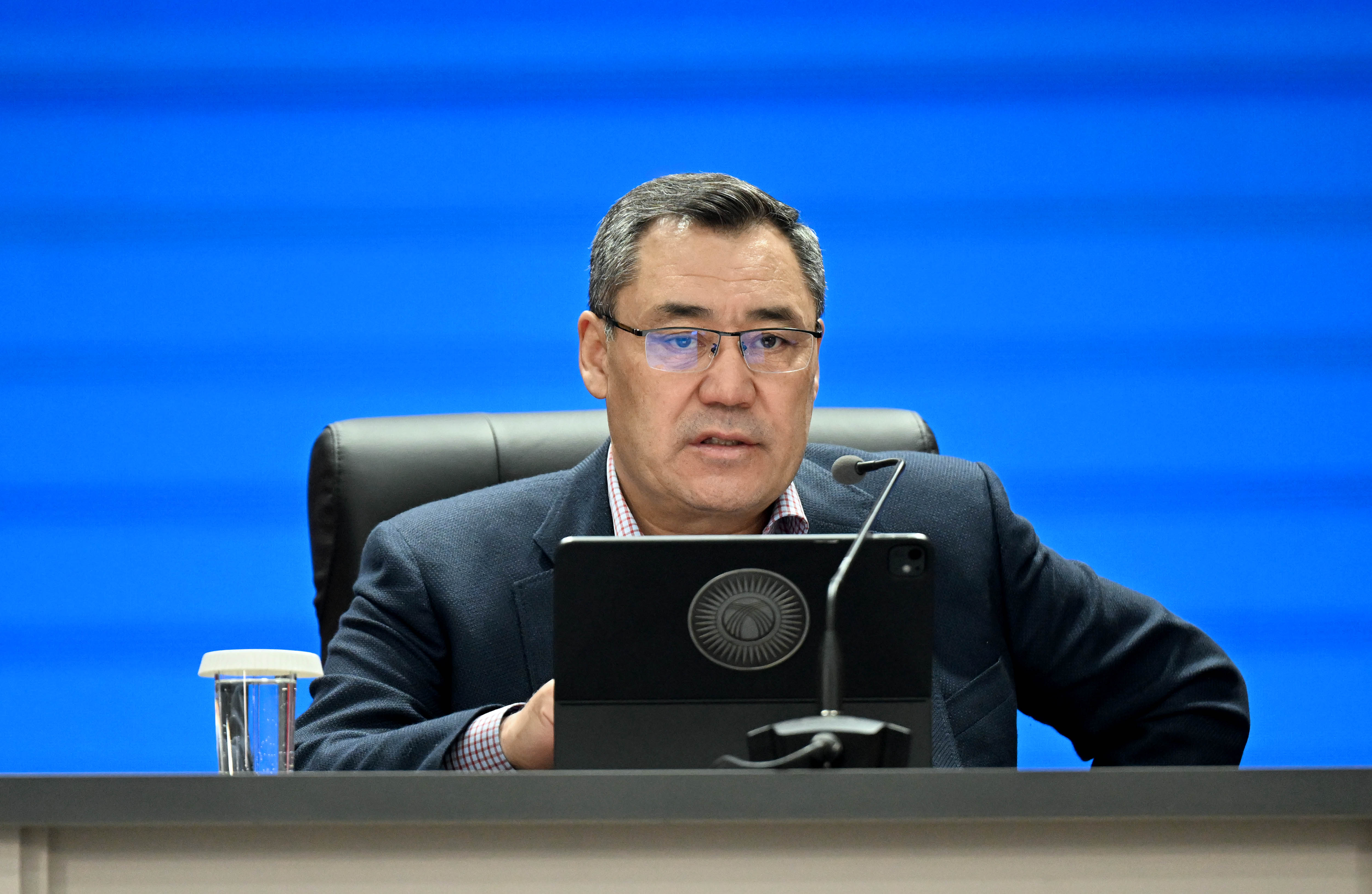 Президент Садыр Жапаров Ала-Бука районунун тургундарынын суроолоруна жооп берди