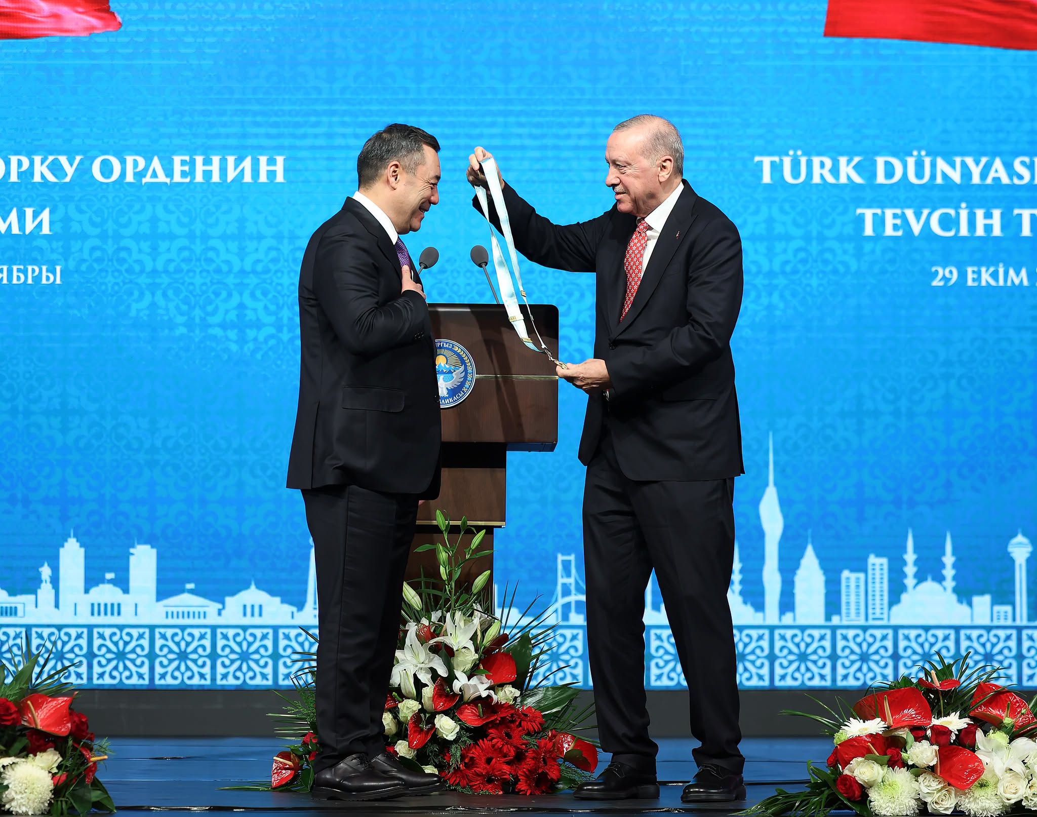 Президент Садыр Жапаров Түрк дүйнөсүнүн жогорку ордени менен сыйланды